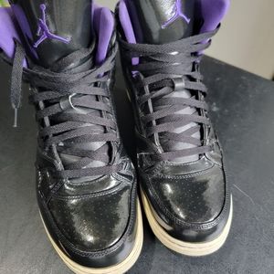 AirAir Jordan Classic 91 384441-051 Size 11 Black Patent Leather and Purple trim